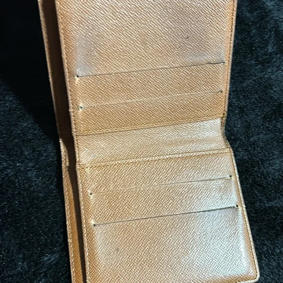 Vintage (GUC) LV wallet monogram unisex wallet 🤎 add a chain and it’s a purse